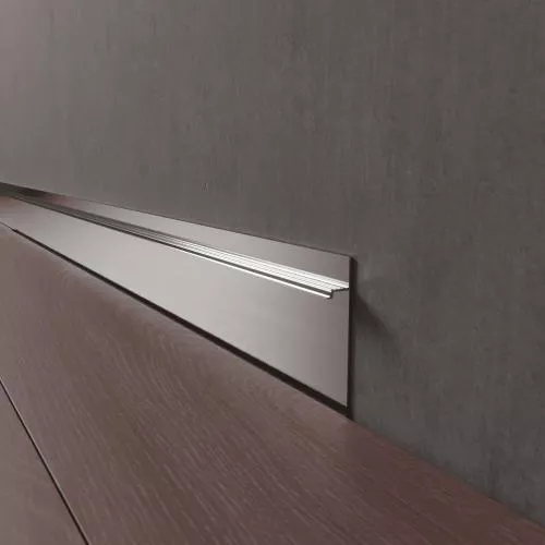  Скрытый плинтус без покрытия 60мм