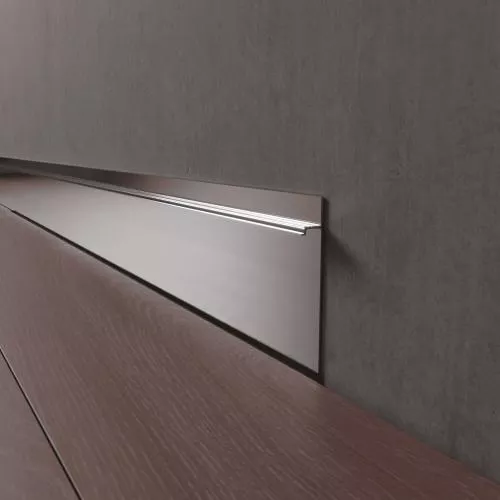  Скрытый плинтус без покрытия 80мм