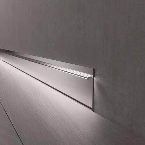  Скрытый плинтус под подсветку без покрытия 60мм