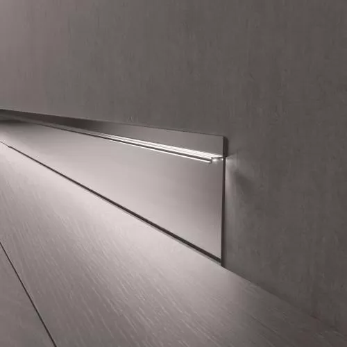  Скрытый плинтус под подсветку без покрытия 80мм